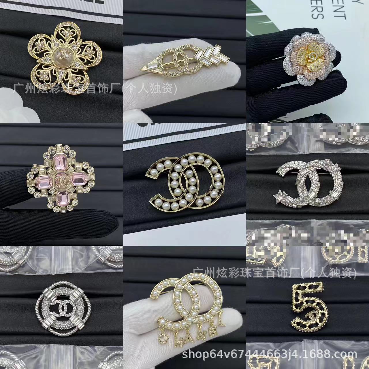 Xiangjia Elegant Celebrity Palace Diamond Pearl Letter Brooch Brooch Factory Direct Sales Manufacturer Wholesale Cross-Border Supply