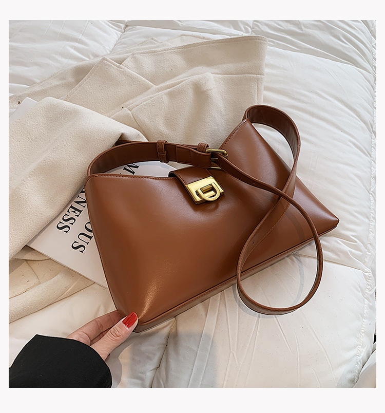 2021 New Bucket Female Bag Korean Solid Color Large-capacity Commuter Diagonal Bag display picture 37