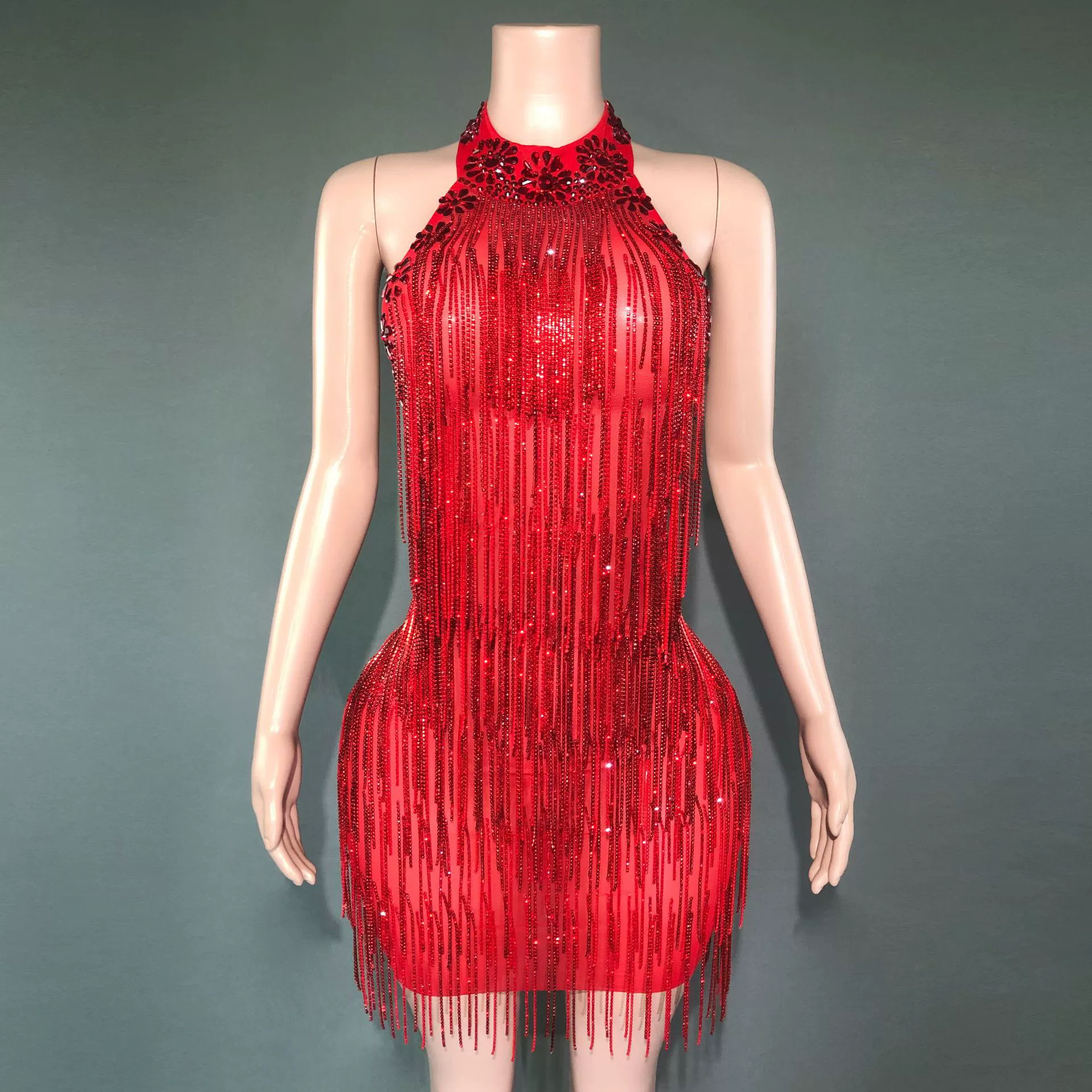 STOCK новый хостинг вечеринки шоу сексуальная шея обтягающая юбка с бахроной цепью блестящее тяжелое платье