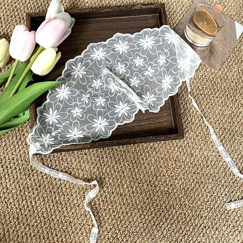 Pañuelo de seda de encaje de alta calidad verano nuevo estilo súper hada flor triángulo bufanda bufanda bufanda femenina pañuelo cinturón para el cabello atado cabello