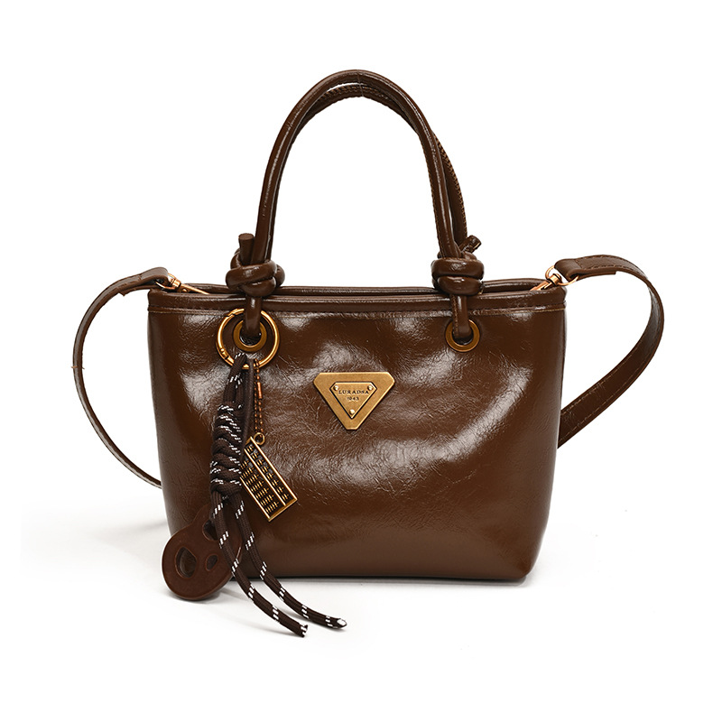 Bolsa de mano de piel de cera retrógrada para mujeres 2024 otoño y invierno nuevo estilo versátil bolso de cubo de viaje de moda mochila casual