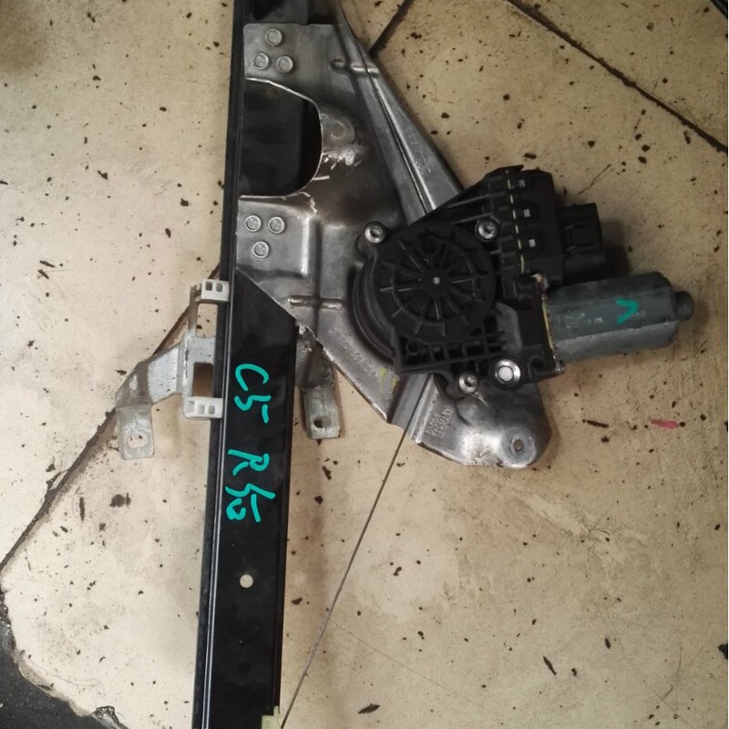 Suitable for the 2002 Audi A6 2.4 right rear door glass lifter assembly, the original car used auto parts