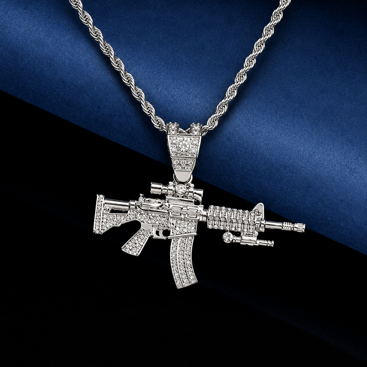 Europa y los Estados Unidos ventas transfronterizas calientes M4A1 colgante de ametralladora aleación de diamante completo cadena cubana moda hip hop joyería masculina fábrica al por mayor