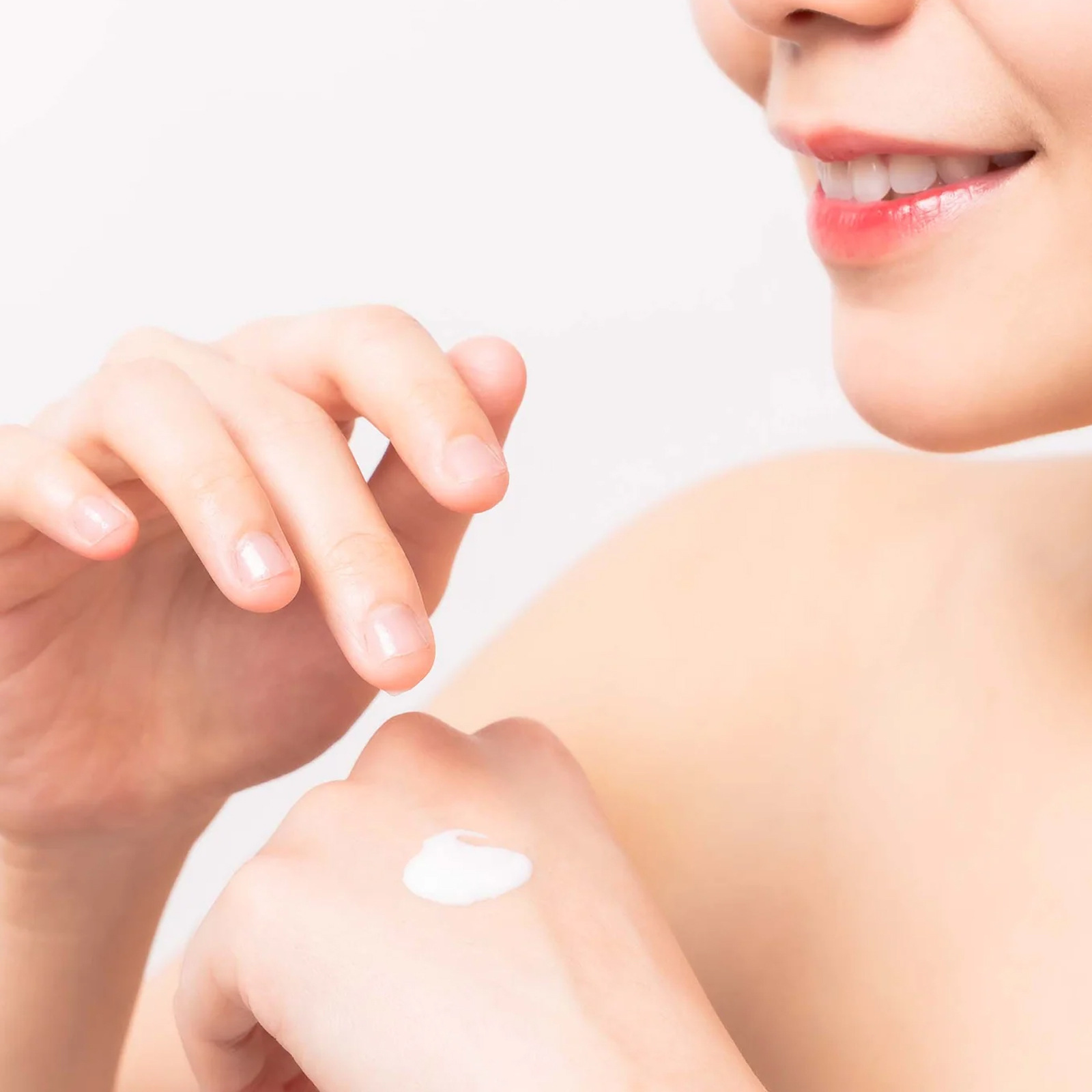 Jaysuing gyengéd, tisztító, hidratáló, ápoló és regeneráló testápoló krém_voghion.com