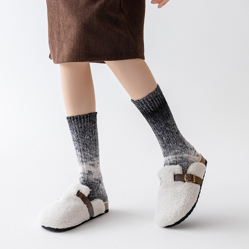 Calcetines para mujeres otoño y invierno gruesas barril largo de calcetines calientes para jóvenes personalidades gradientes de colisión de color pila de anchor rojo tubo medio