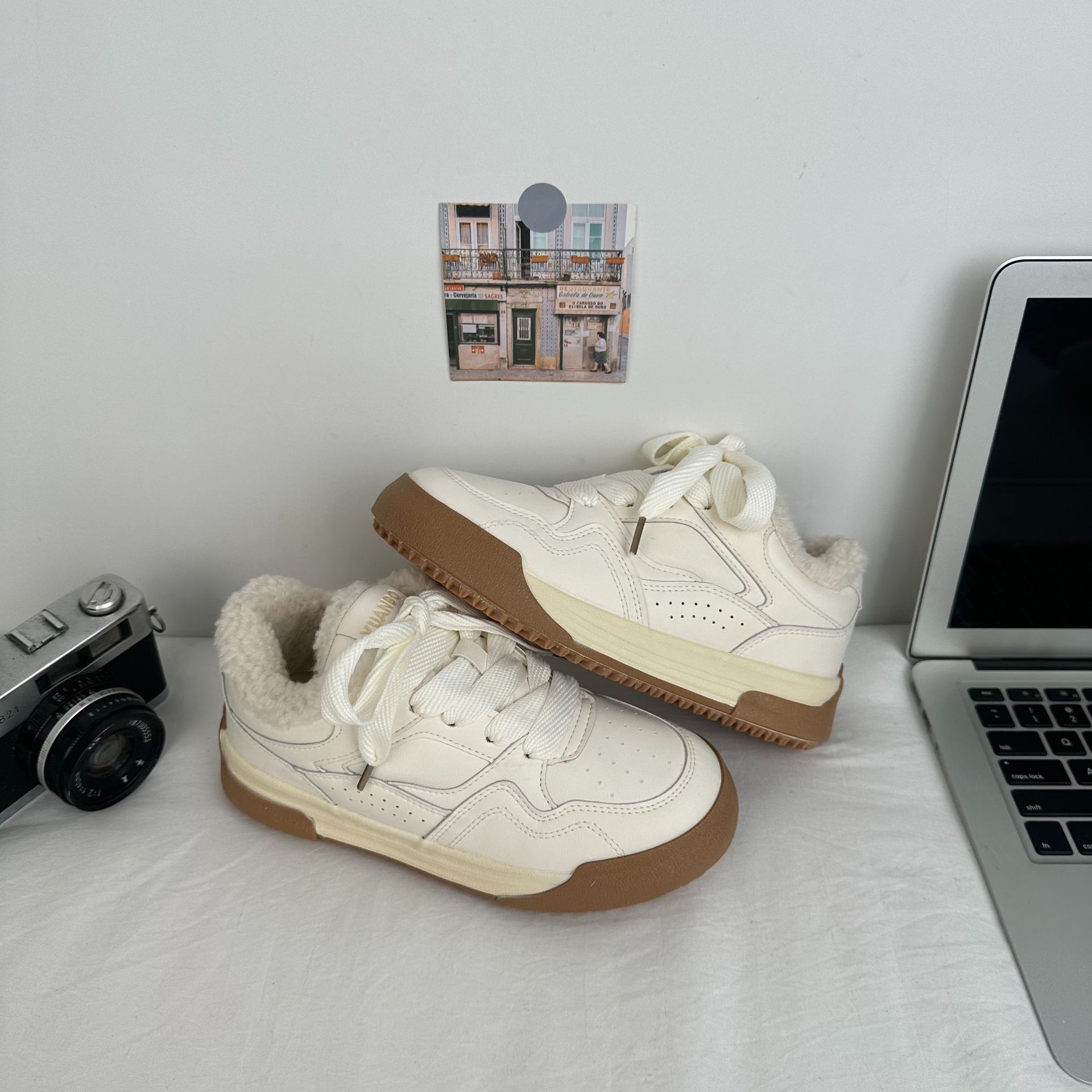 Yuanbo 2025 invierno nuevos zapatos de algodón de corte bajo de las mujeres zapatos de tabla abrigados para estudiantes más zapatos de lona de terciopelo