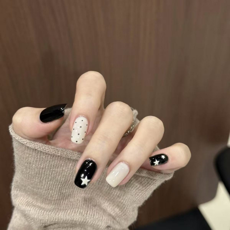 Korean-Style Handmade Short Black and White Color-Blocked Star Press-On Nails, Simple and Elegant, Enhance Complexion, Autumn and Winter High-End Feel, Ins-Style Nail Tips Korean-Style Handmade Short Black and White Color-Blocked Star Press-On Nails, Simple and Elegant, Enhance Complexion, Autumn and Winter High-End Feel, Ins-Style Nail Tips