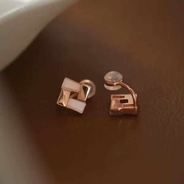 【Flowing Pink Light】Gentle and Subtle Rose Gold Cat Eye Diamond-Shaped Earrings, Studs, Ear Accessories, Silicone Ear Clips for Women