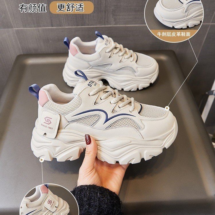Zapatos de suela gruesa para mujeres 2024 verano nuevos zapatos blancos pequeños zapatos transpirables de malla zapatos casuales deportivos