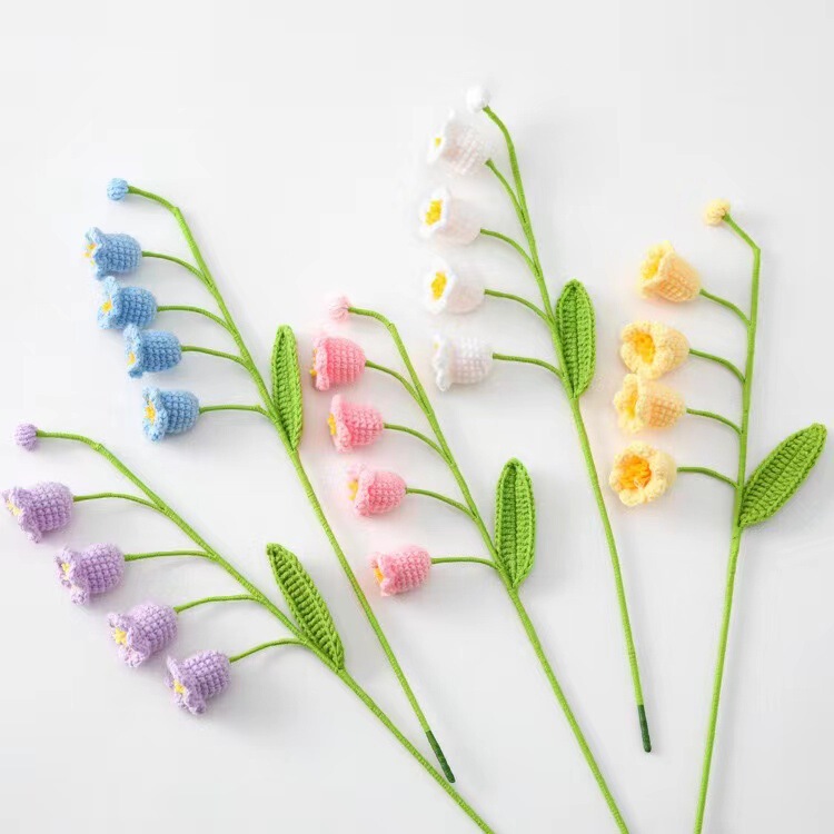 教師の日のプレゼントヒマワリの毛糸の花の手作りの毛糸のメリヤスは花の教師の日の花束の完成品をシミュレーションします。|undefined