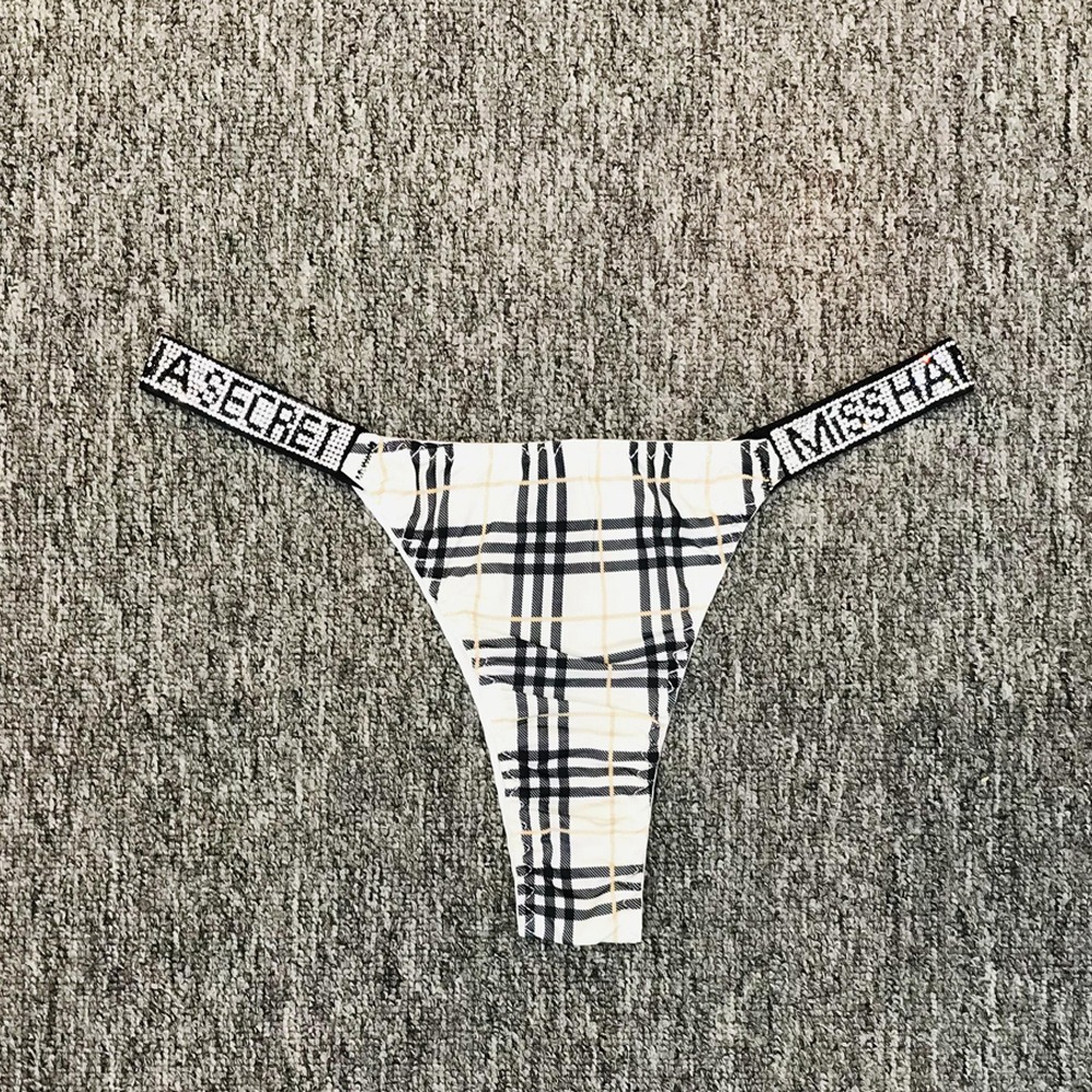 격자 무늬 속옷