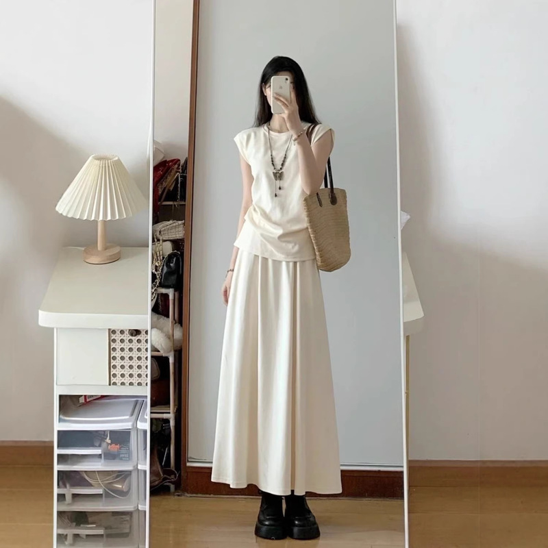 French-Style Salt-Style Outfit Set for Women, Summer Wear, Complete with a Fashionable Sleeveless Top and a Long Skirt, Two-Piece Set French-Style Salt-Style Outfit Set for Women, Summer Wear, Complete with a Fashionable Sleeveless Top and a Long Skirt, Two-Piece Set