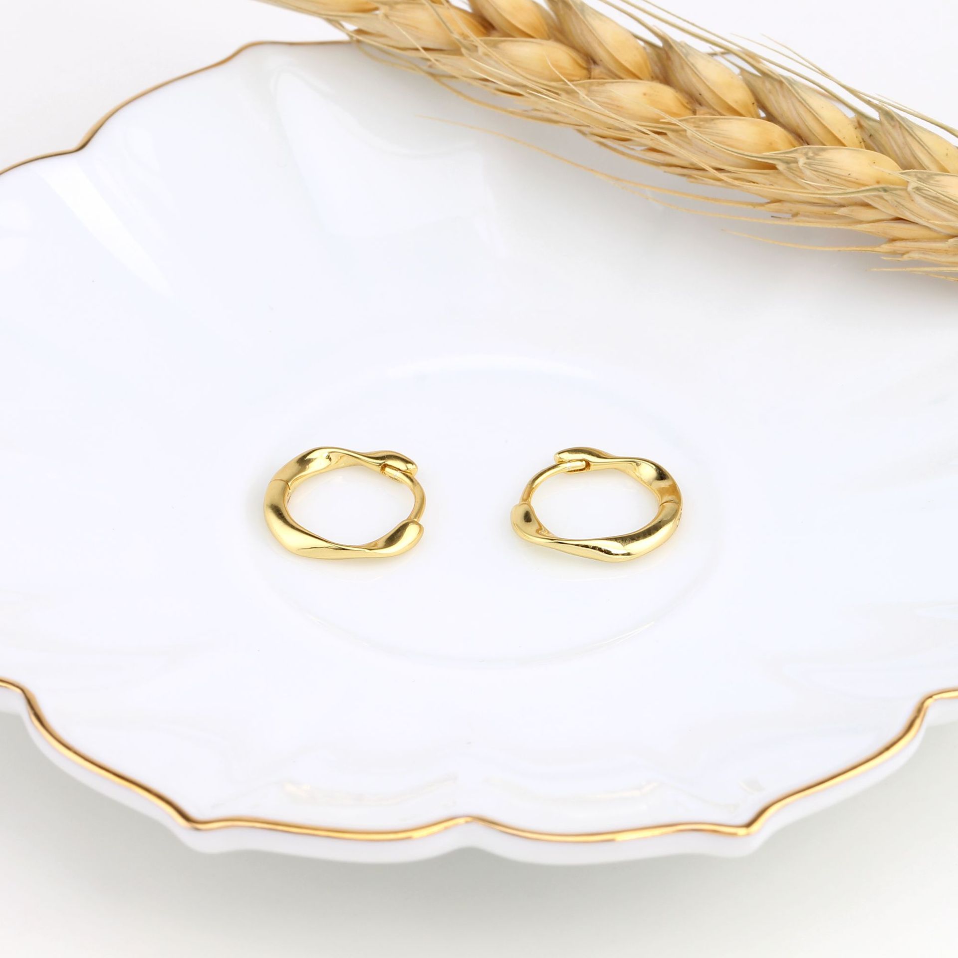 1 Pair Simple Style Twist Sterling Silver Plating White Gold Plated Gold Plated Earrings display picture 7