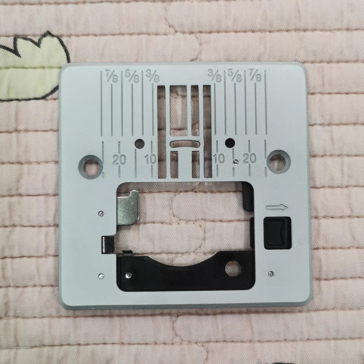 胜家家用缝纫机缝纫针板Q60D缝纫机配件44235511曲折针板花样针板