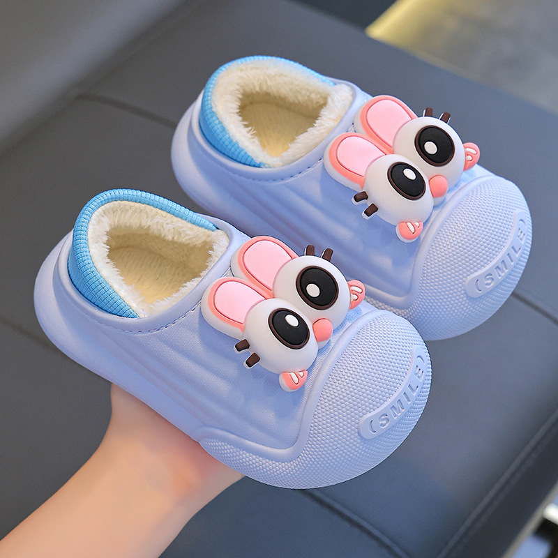 Otoño y invierno zapatillas de algodón para niños, niños y niñas, calentamiento y cubierta de algodón impermeable, lindos zapatos de algodón para niños pequeños y medianos.