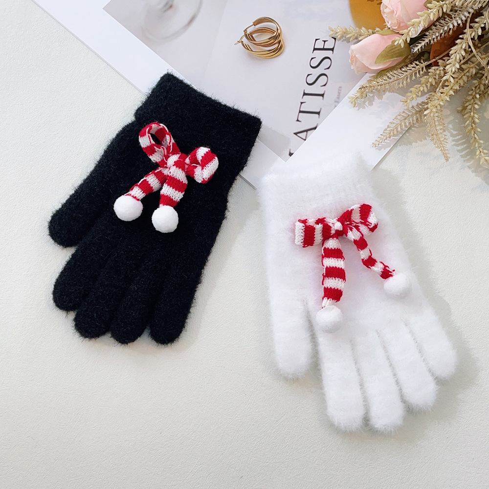 Knitted keep warm men's gloves with bow