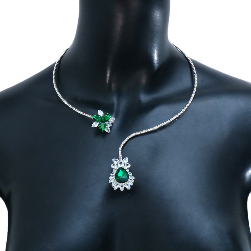 Cruz-frontera nuevo collar de diamantes de imitación europea y americana de lujo ligero circón gota de agua collar de diamantes completo accesorios de banquete gargantilla femenina