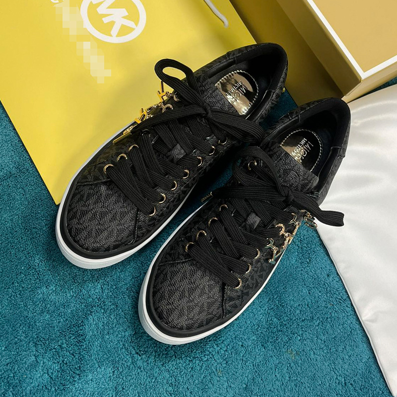 Zapatos blancos de moda europeos y americanos para mujer 2025 nuevos zapatos planos con estampado de letras de cuero zapatos de mujer con cordones de metal transfronterizos