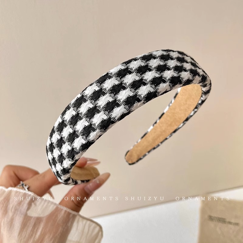 6 # Pata de gallo en blanco y negro @