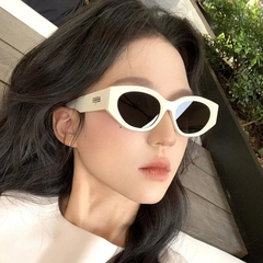 新款猫眼高级感墨镜女网红时髦夏季度假糖果镜方圆脸辣妹太阳眼镜
