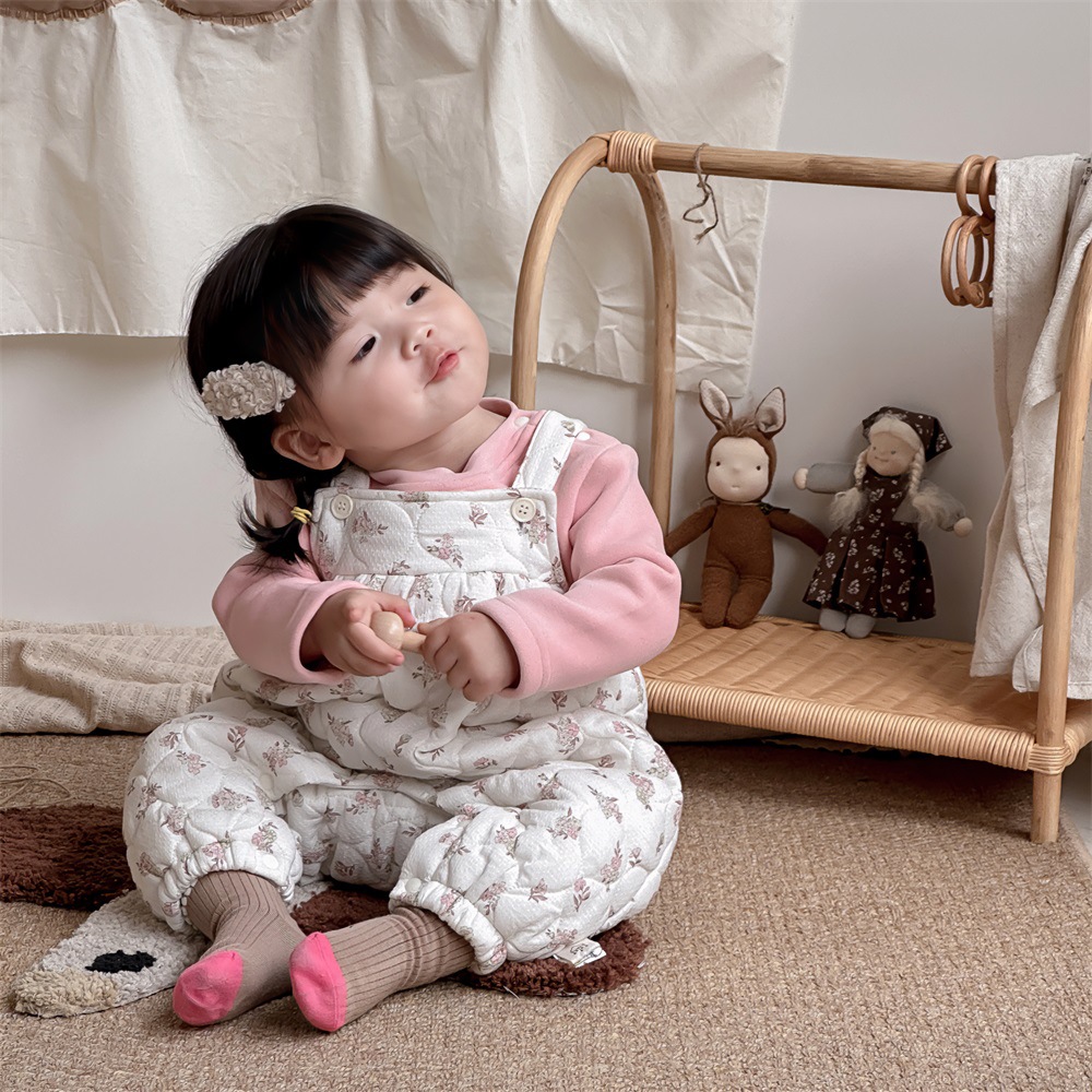 Traje de bebé otoño e invierno ropa de salida acolchada engrosada flor fresca 1-3 años bebé traje de escalada cálido de dos piezas 2