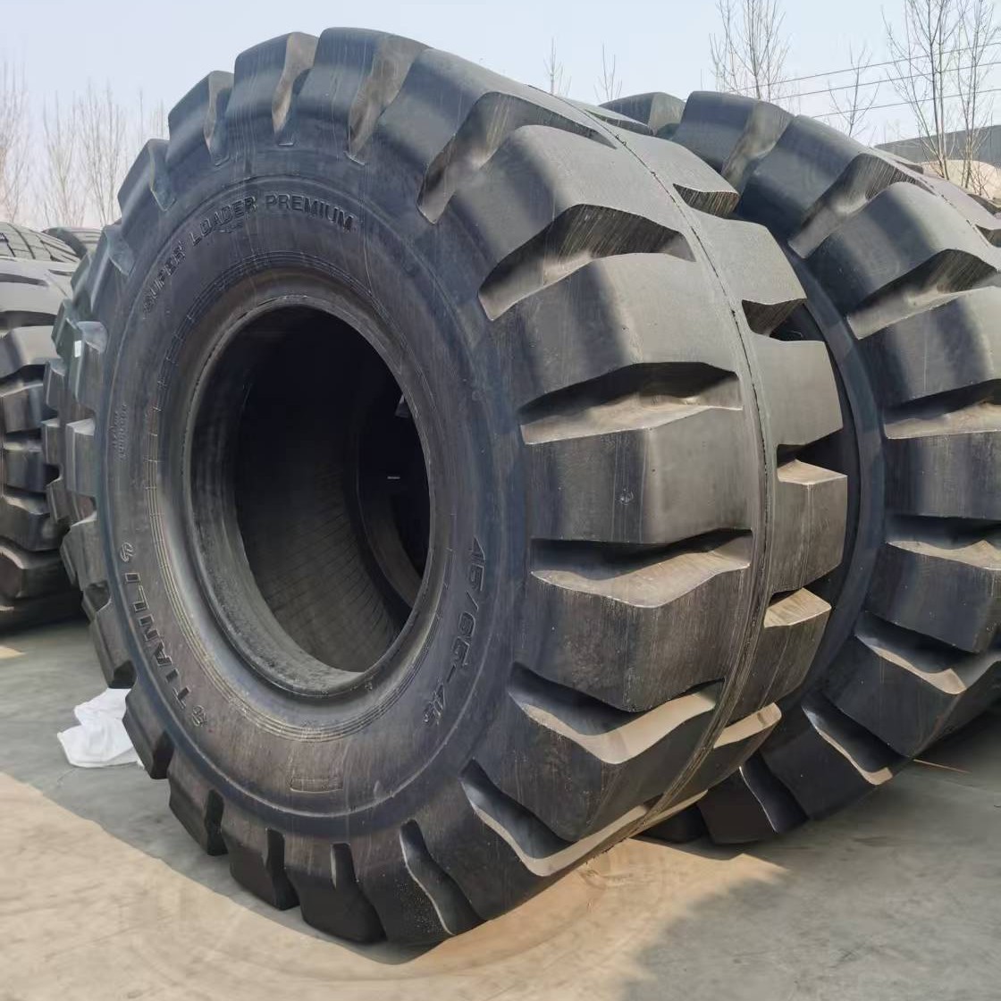 矿山宽体车轮胎装载机轮胎35/65-33-42PR轮胎L5加深花纹轮胎