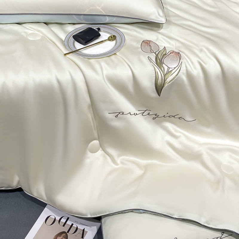 Edredón de verano de seda de hielo Edredón de aire acondicionado de verano Edredón fresco de verano de cuatro piezas Edredón doble de verano lavable a máquina 2025 nuevo