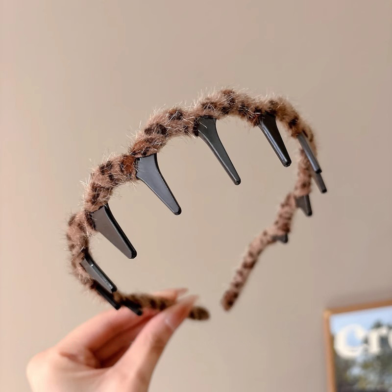 Temperamento coreano de leopardo ondulado banda de cabello mujer alta sensación de moda de presión de aire extranjera broca de cabello de peluche de otoño y invierno cabeza de cabeza alta