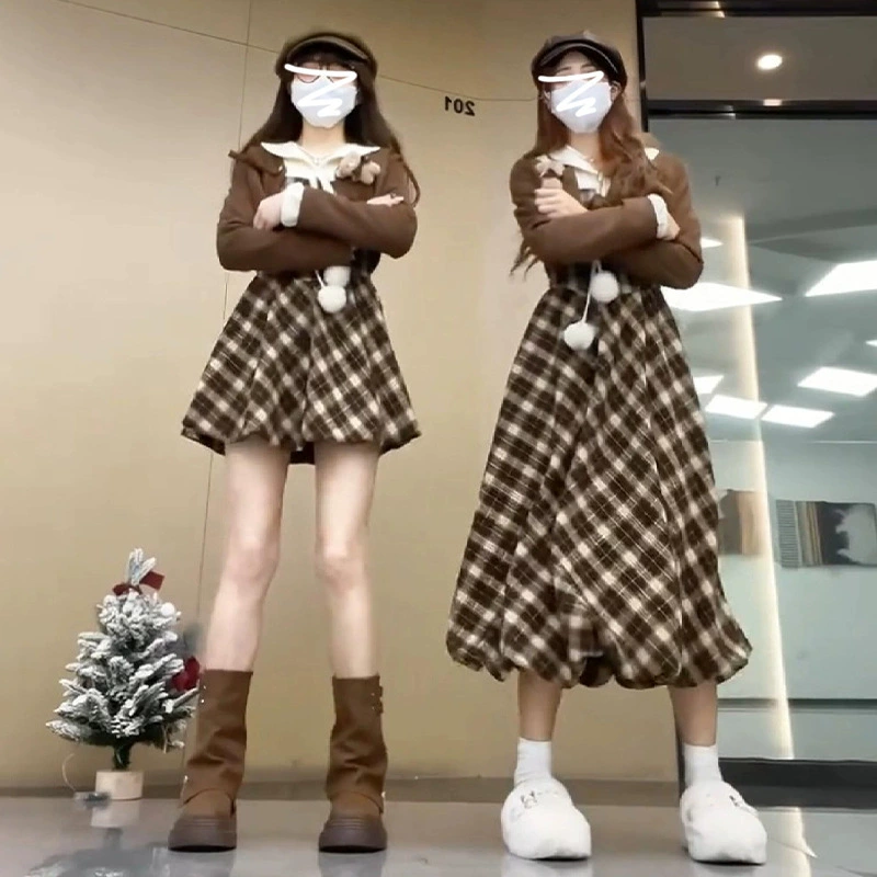 Женское платье в клетку с завышенной талией в стиле французского колледжа, новинка ранней весны 2025 года, миниатюрное платье с пышными рукавами.