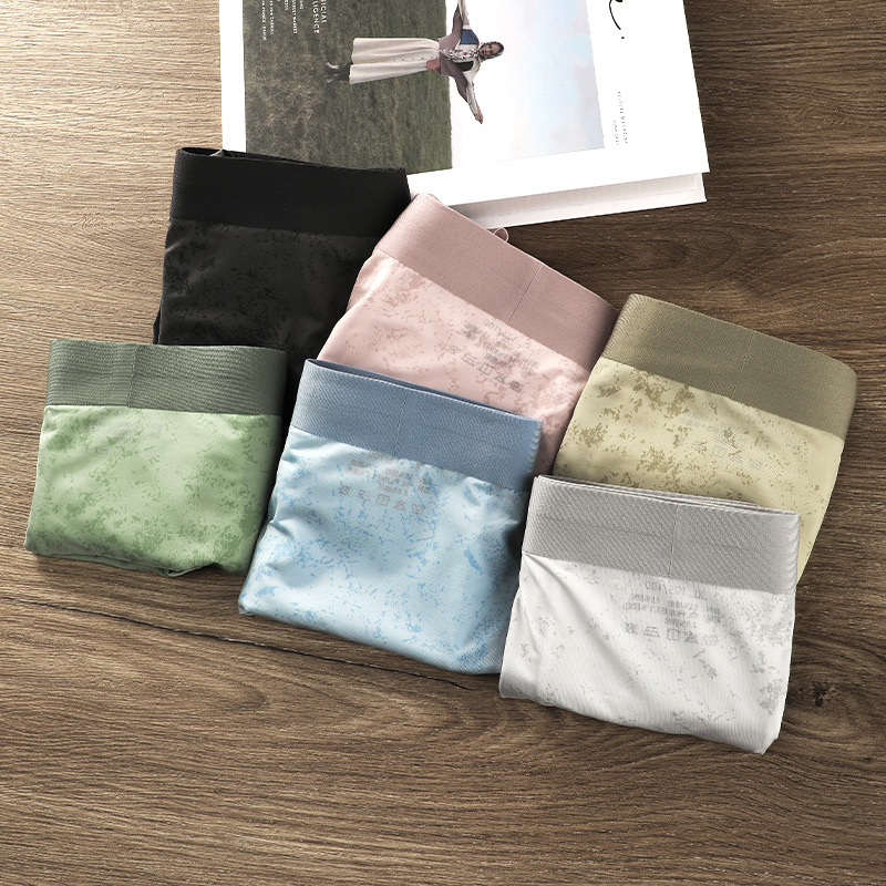 Pantalones íntimas de seda de hielo de verano ultra delgadas sin marcas transpirables, pantalones planos cómodos, pantalones de camuflaje de impresión juvenil para hombres