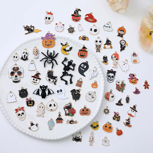 New alloy oil-drip pumpkin skull ghost Halloween pendant keychain bag decoration accessory