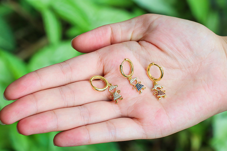 Aretes Coreanos De Dongdaemun Para Mujer Con Micro Incrustaciones De Cristales Coloridos Para Niños Y Niñas Pendientes De Adorno Europeo Y Americano Accesorios De Pendientes Al Por Mayor display picture 4