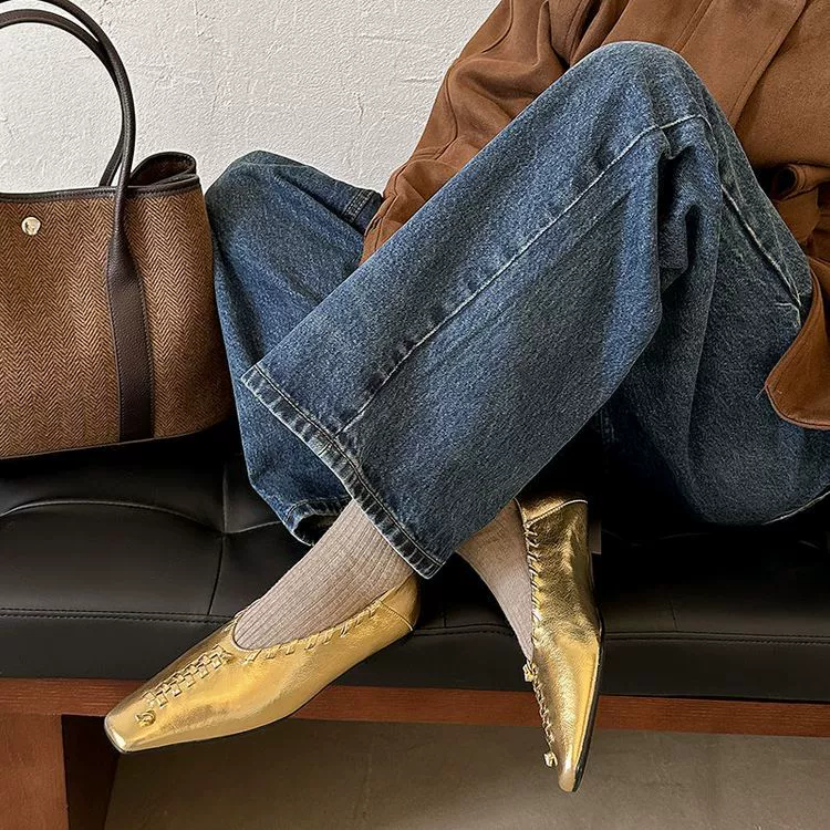 Одиночная обувь для женщин с неглубоким ртом квадратная голова с плоским дном плетения 2024 новая весна, осень и зима французская юбка с диким золотом и серебром
