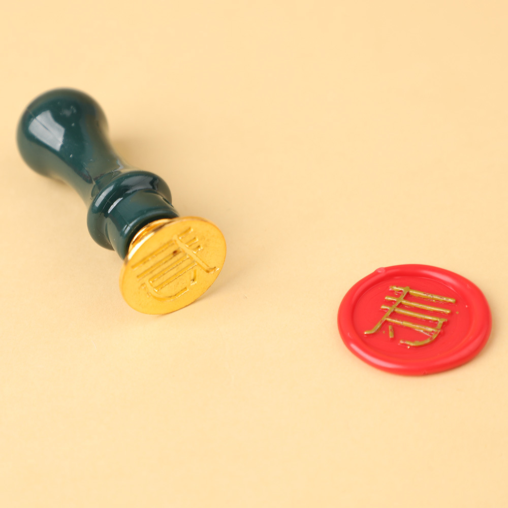 금속 장수 캐릭터 헤드 + 청록색 원형 손잡이