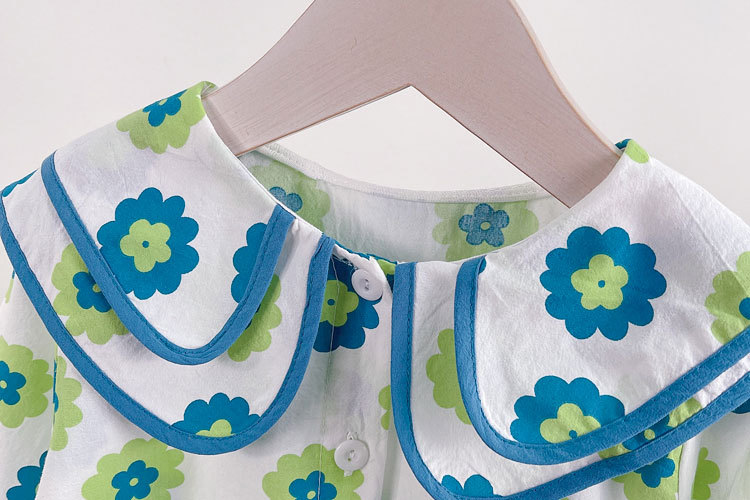 蓝花双领衬+波点蝴蝶结牛仔