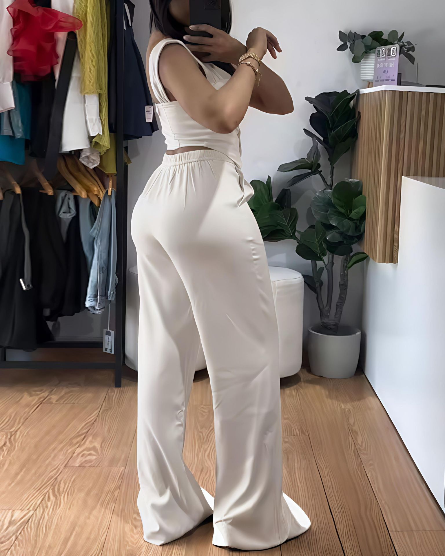 Elegante completo donna con canotta e pantaloni a gamba larga autunno_voghion.com