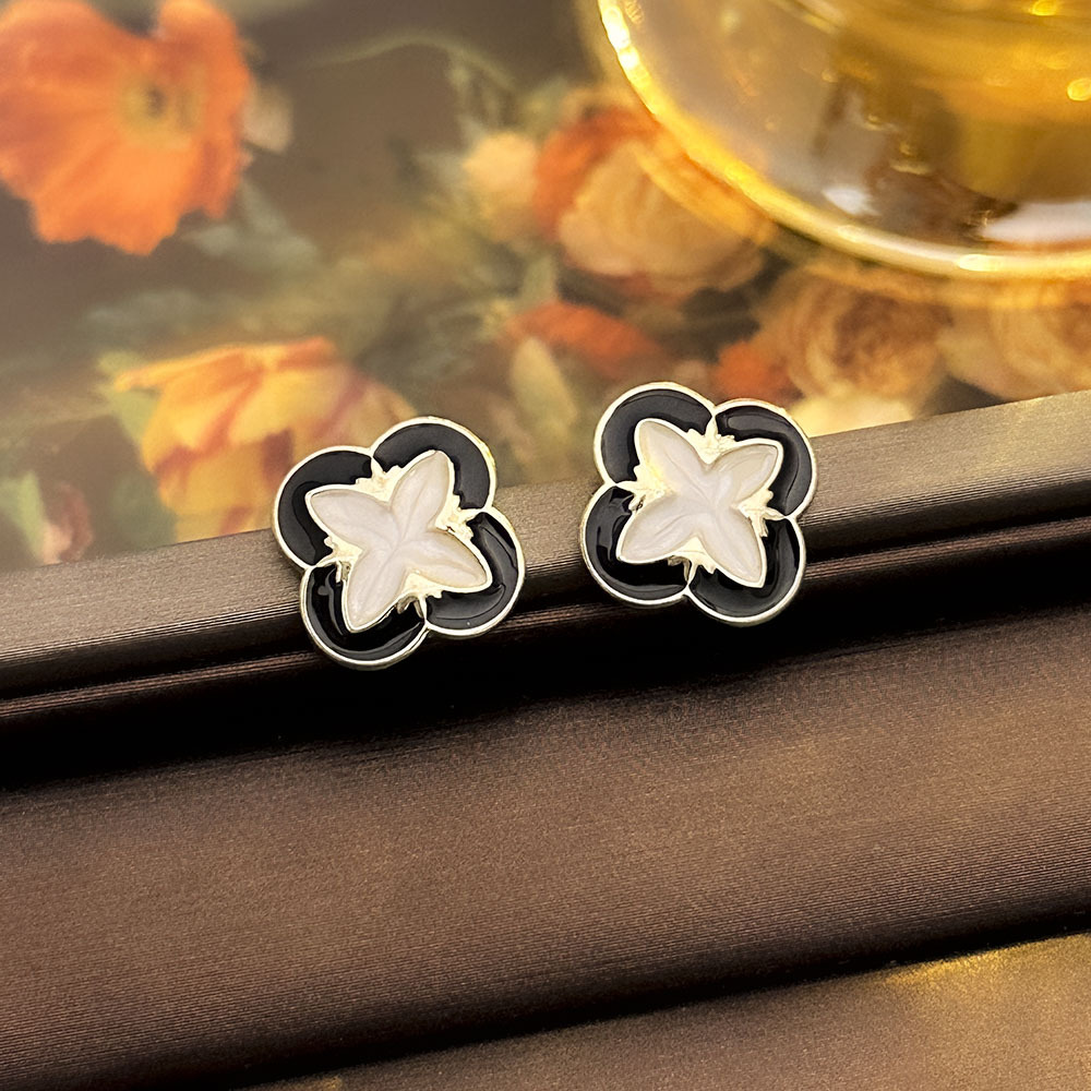 Pinzas para las orejas de flores vidriadas de goteo coreanas, sin agujeros para las orejas, sin dolor, pendientes de temperamento de alta calidad, elegantes y de moda, accesorios para las orejas simples, mujeres