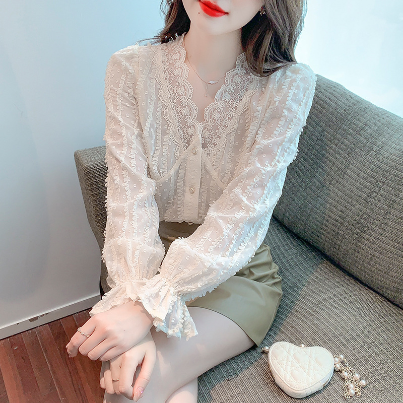 Real shot French V-neck lace shirt for women 2023 spring new design Super fairy temperament flared long sleeve top
