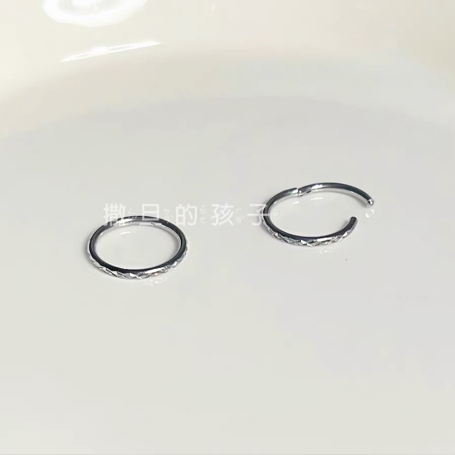 Silver pointed spike labret stud material detail