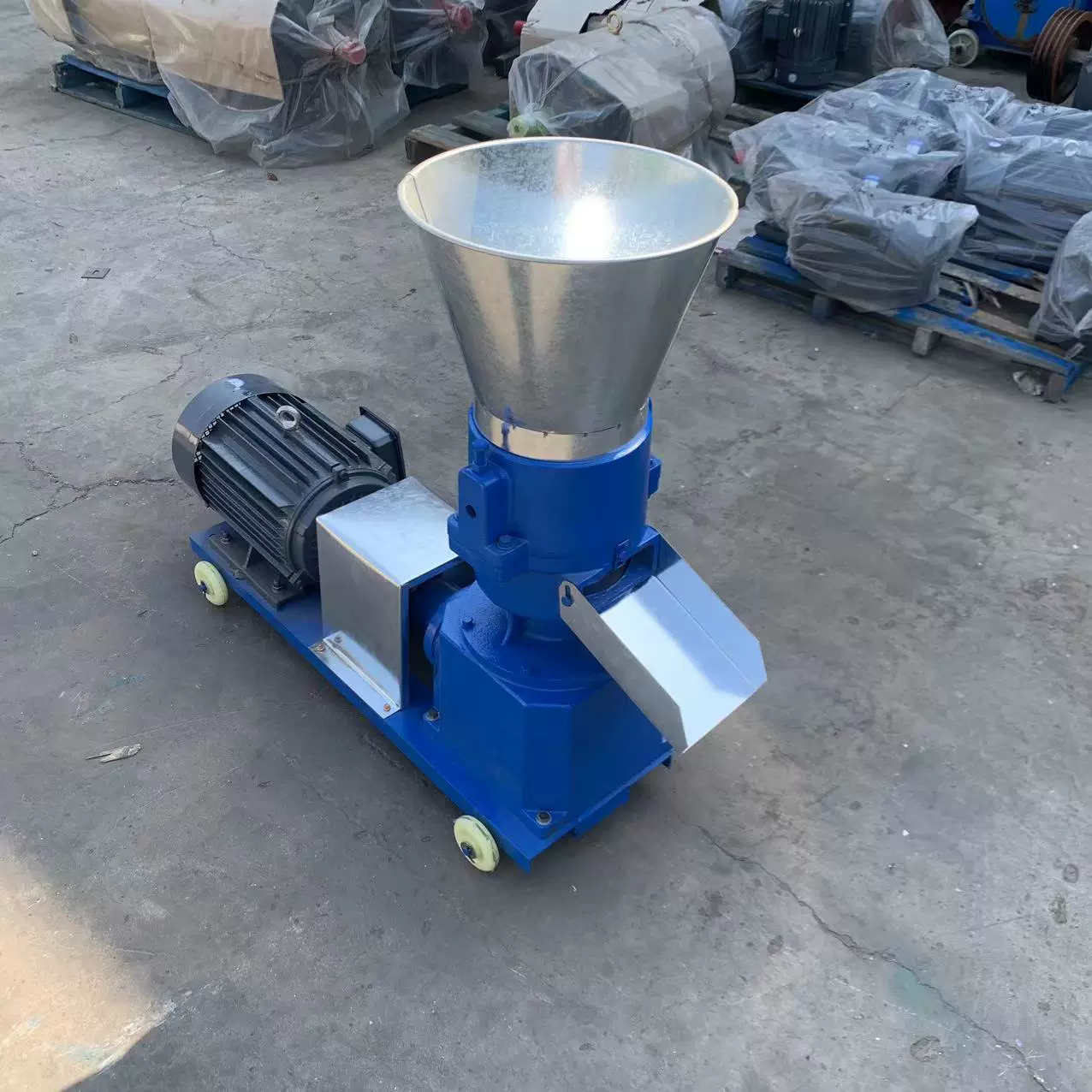 颗粒饲料机干湿两用家用鸡鸭鹅兔造粒机牛羊制粒机秸秆饲料颗粒机