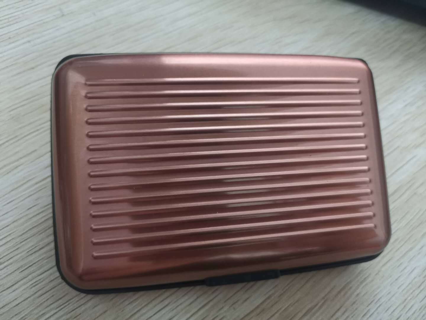 Titular de tarjeta de metal de aluminio de comercio exterior europeo y americano impermeable anti-magnético titular de la tarjeta de aleación de aluminio multifuncional titular de la tarjeta de identificación en stock