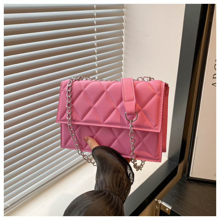 The 2024 autumn new French niche design chain small square bag, a fashionable macaron color single-shoulder crossbody bag undefined