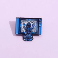 創意坐在電視機前的小女孩造型胸針個性跨境卡通人物造型金屬徽章