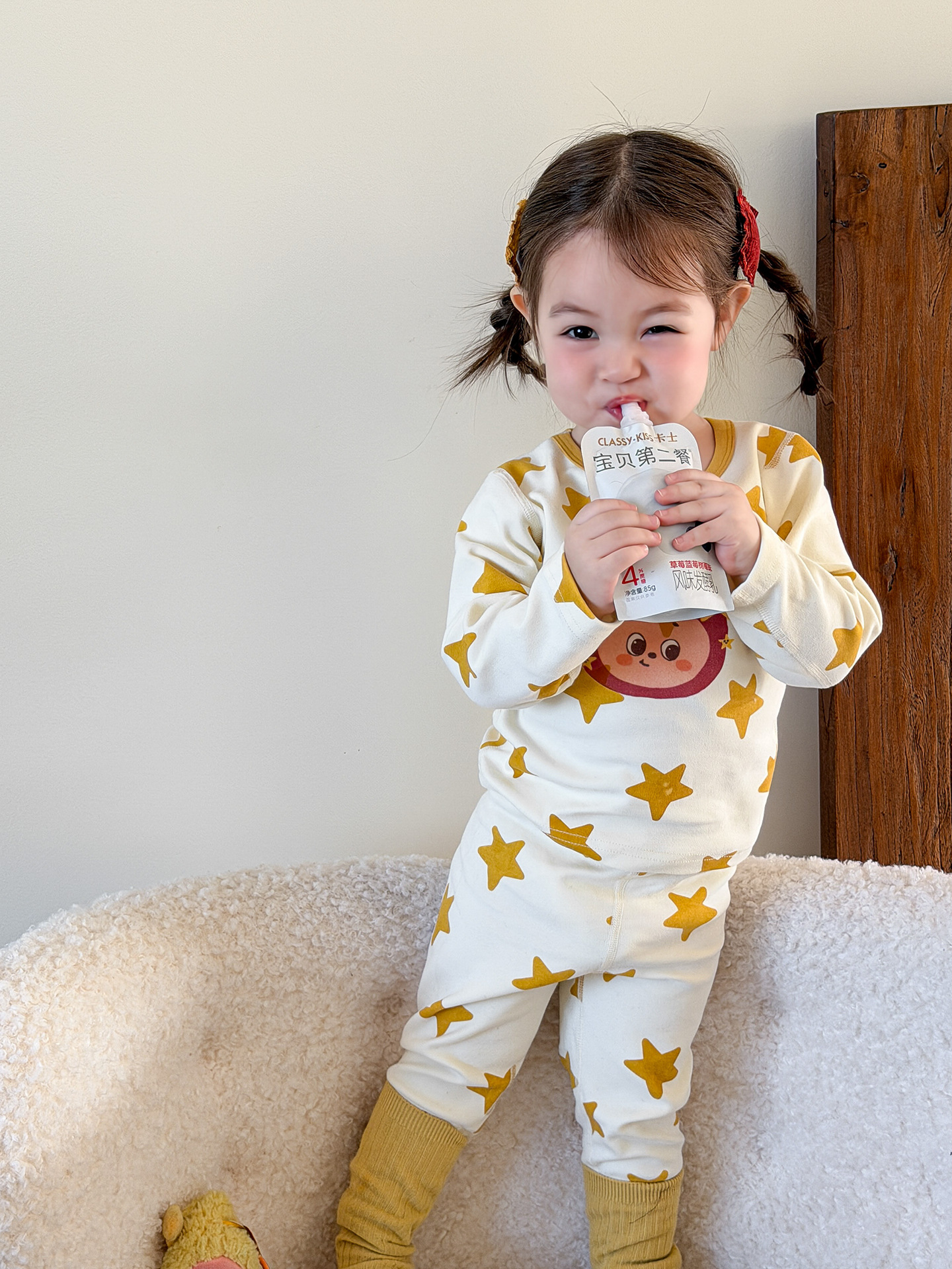 Pijama de niñas otoño y invierno nuevo engrosado conjunto de ropa de casa infantil A clase sin costura bebé chaqueta de caño pantalones de caño