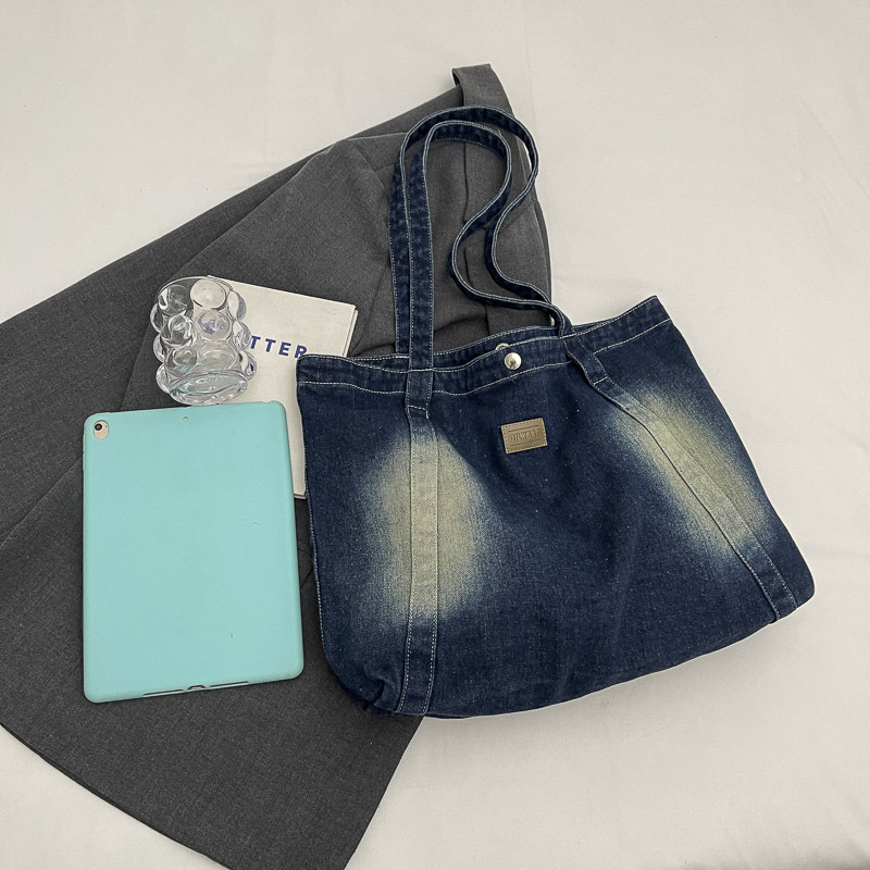 Diseño de nicho 2024 nueva versión coreana de mezclilla ins moda simple y versátil viaje de compras bolso de un solo hombro