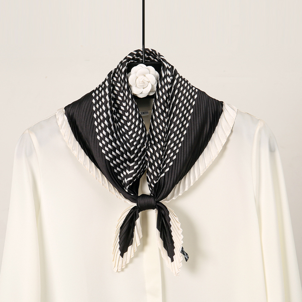 Trendy Cool Design Sense 70 Bufanda de seda arrugada Bufanda cuadrada pequeña Bufanda profesional de alta calidad sin colisión Bufanda plisada al por mayor