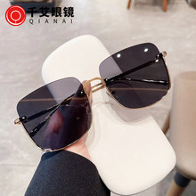 千艾新款女士半框太阳镜时尚简约方形墨镜网红同款黑茶遮阳眼镜男