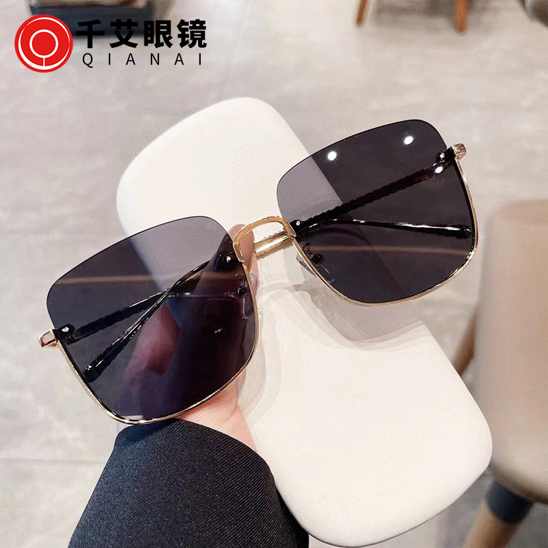 千艾新款女士半框太阳镜时尚简约方形墨镜网红同款黑茶遮阳眼镜男