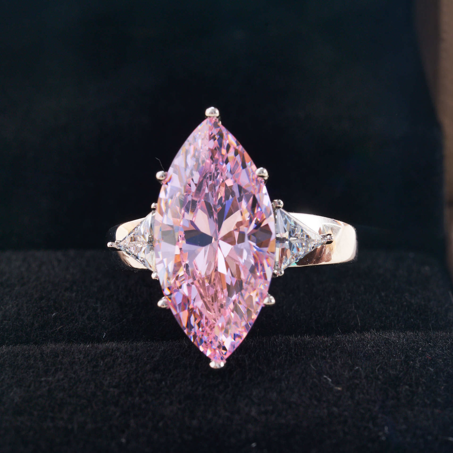 S925 plata esterlina gota de agua corte rosa de alto carbono diamante anillo 10 quilates caballo ojo gran anillo transfronterizo Venta caliente europeo y americano