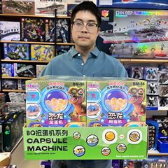 新商品は水を入れます。恐竜のミニガチャを入れます。